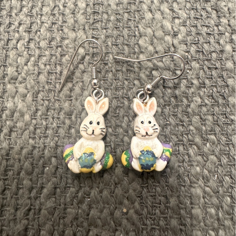 Vintage Cute Bunny Earrings with Easter Egg Design